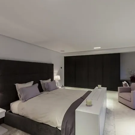 Private Pool With 5 Bedrooms Villa