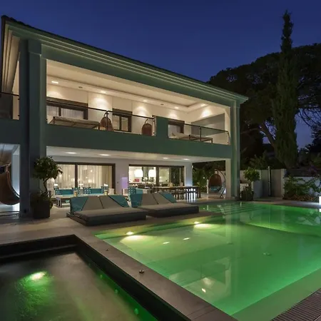 Private Pool With 5 Bedrooms Villa *